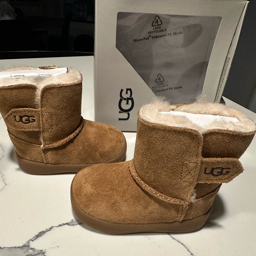 UGG Keelan Toddler Chestnut Boots - size 2/3